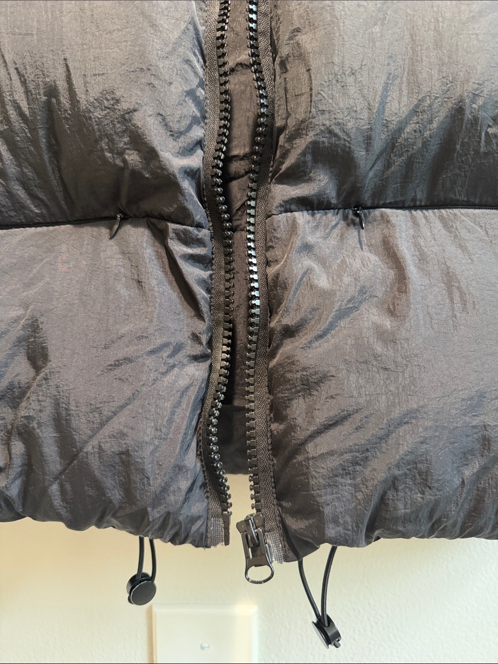 Women’s Cropped Black Puffer Vest L - Picture 2 of 4